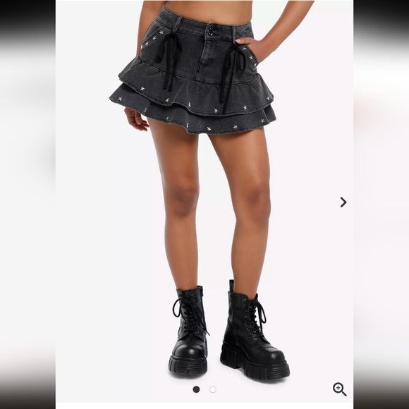 Hot Topic Dresses & Skirts - NWT Hot Topic Social Collision Star Stud Ribbon Mini Skirt_Med